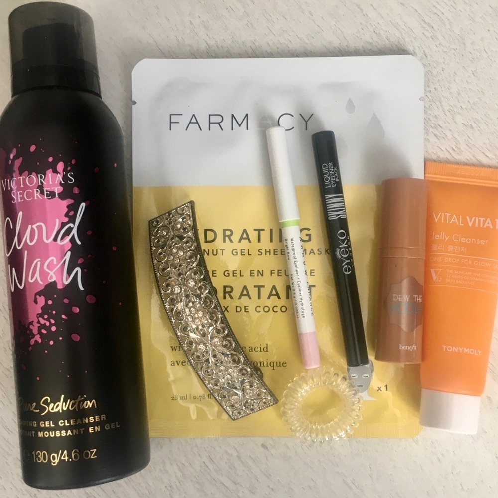 Victoria’s Secret & More Gift Bundle